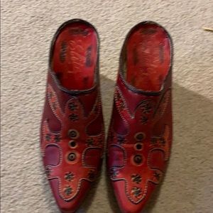 Women’s  pair of maroon and black clogs